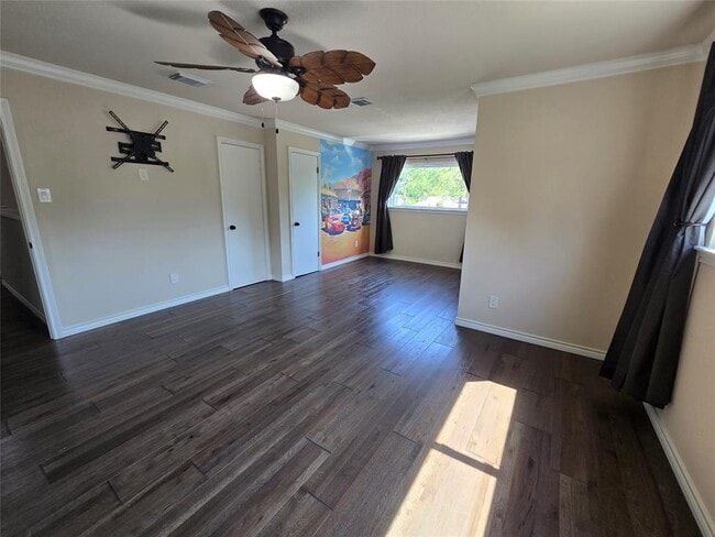 Building Photo - 9211 Kempwood Dr