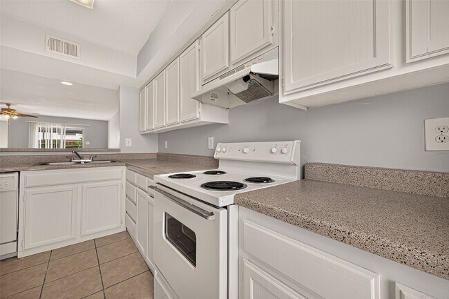 Building Photo - 12656 Windsor Village Dr