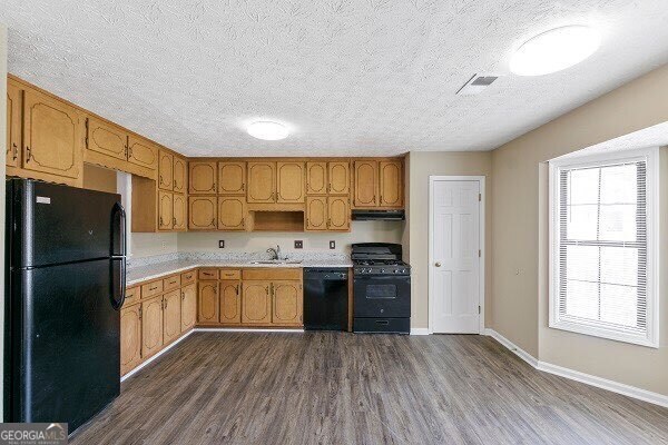 Building Photo - 114 Oak Cir S