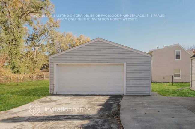 Building Photo - 4100 W 99th Pl