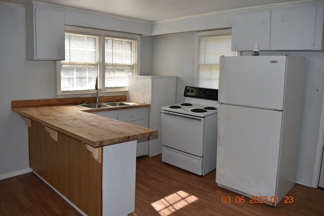 Building Photo - 2 Bed 1 Bathroom Single Family Home For Rent