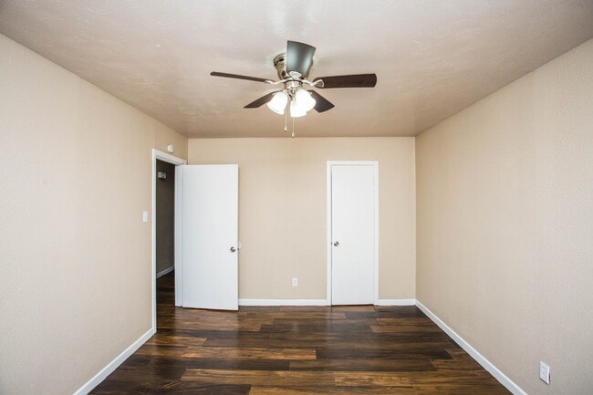 Building Photo - Comfy 2 bed 1 bath home!