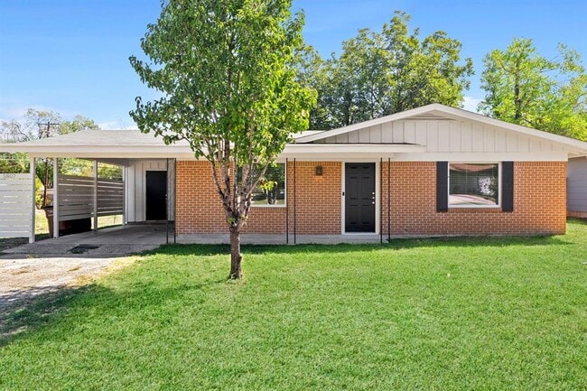 Building Photo - 5807 Mojave Dr