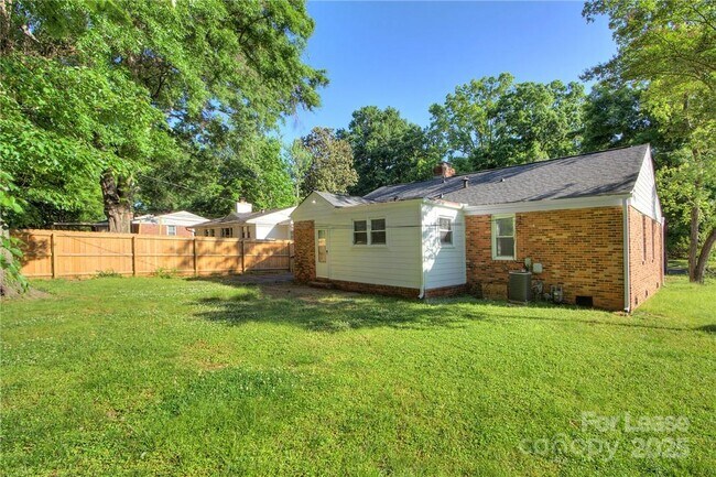Building Photo - 308 Seneca Pl