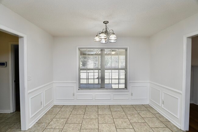 Building Photo - 3065 Temple Rd