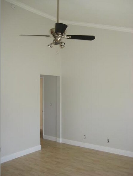Building Photo - 22865 Del Valle St