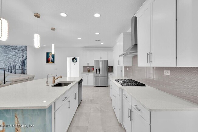 Building Photo - 147 Holly Forest Dr