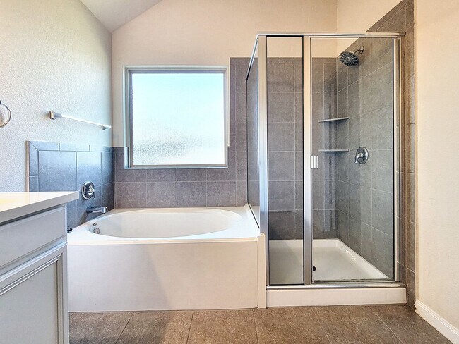 Building Photo - Beautiful One Level 3 BR / 2 BA Home for R...