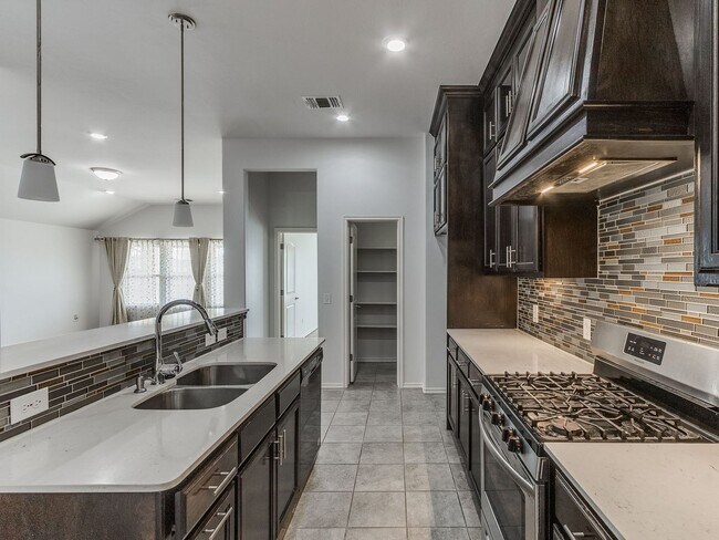 Building Photo - 15704 Caney Dr