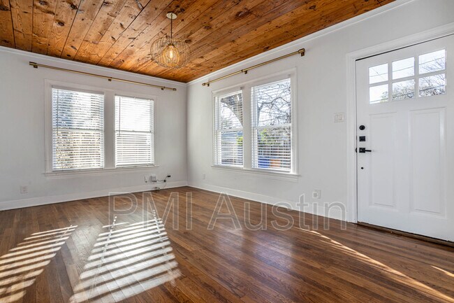 Building Photo - 2003 Newning Ave