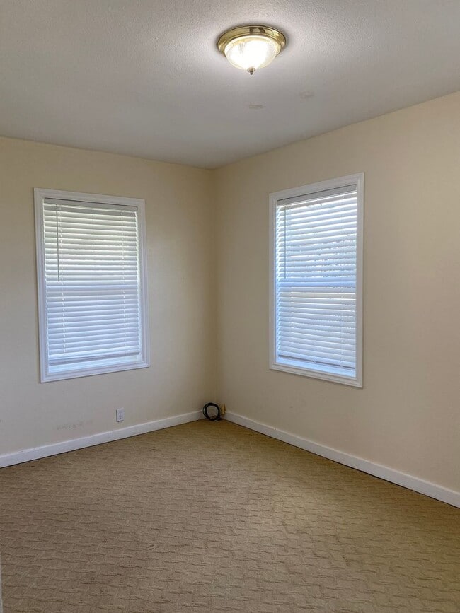 Building Photo - Charming 3BR/1BA Home minutes from Hilo on...