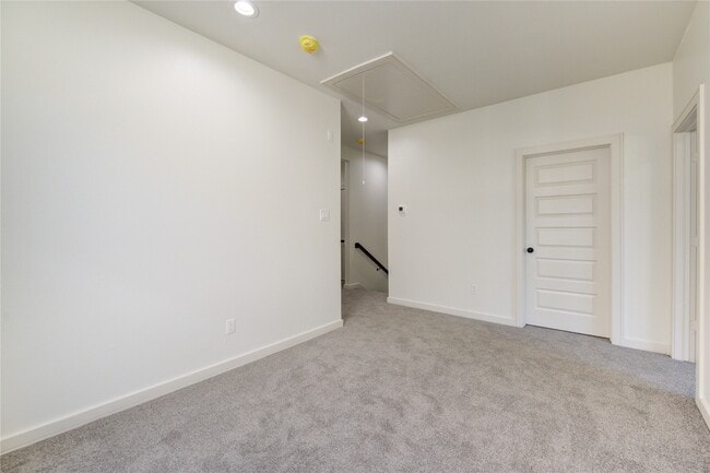 Building Photo - 2922 El Fenice Ln