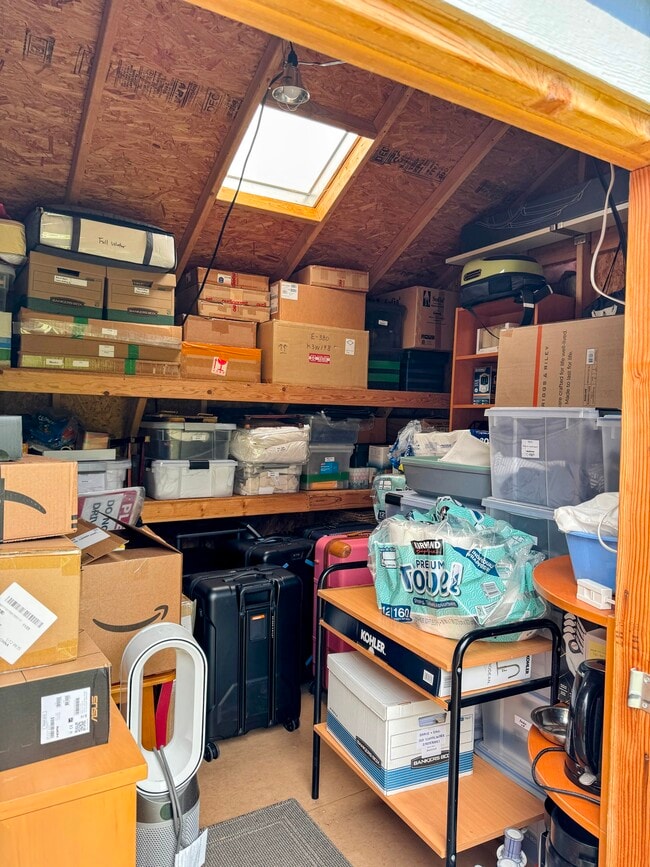 Storage shed - 2457 Ashland Ave