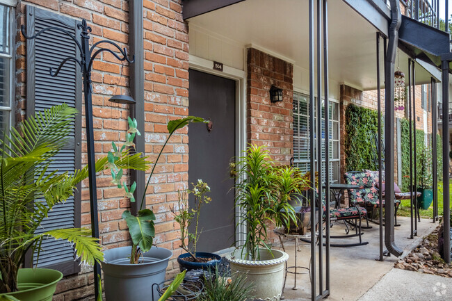 Decorated Patio - MEMORIAL VILLAGE