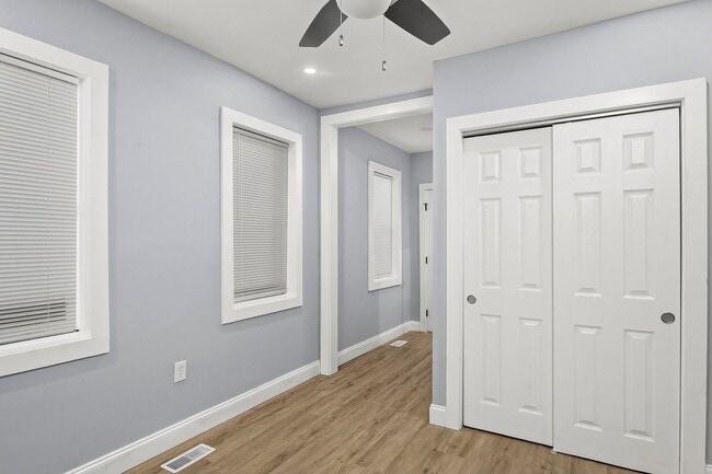 Building Photo - Beautifully renovated 3BR/3.5BA in Upper F...