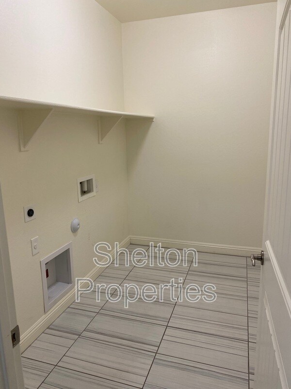 Building Photo - 2350 N Delaney Dr
