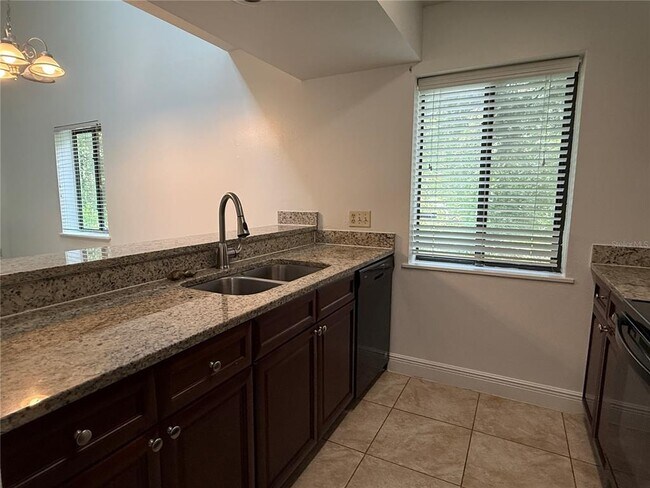 Building Photo - 238 Riverbend Dr