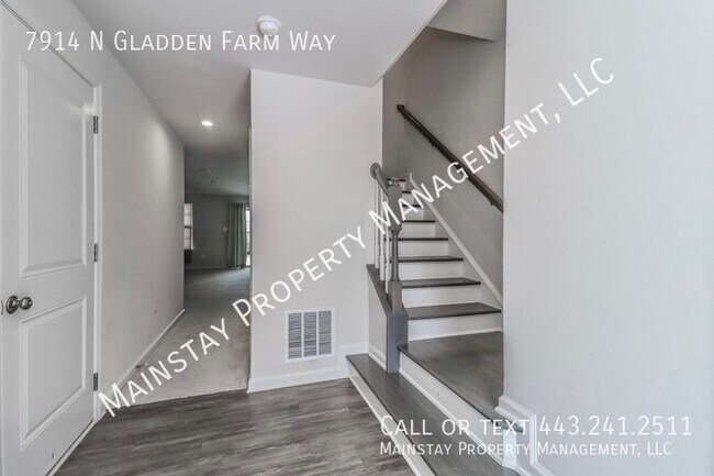 Building Photo - 7914 N Gladden Farm Way