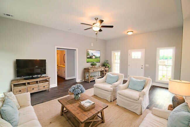 Building Photo - 314 Four Seasons Dr