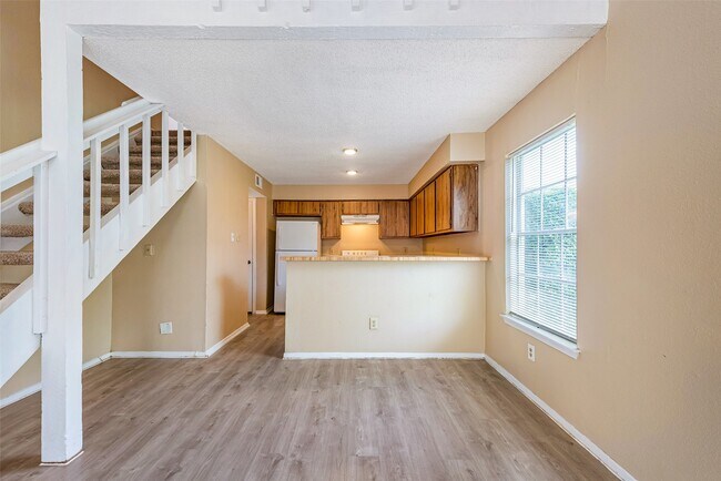 Building Photo - 6315 Cattails Ln