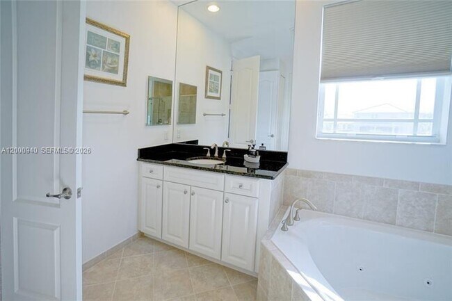 Building Photo - 8630 Lakeside Bnd