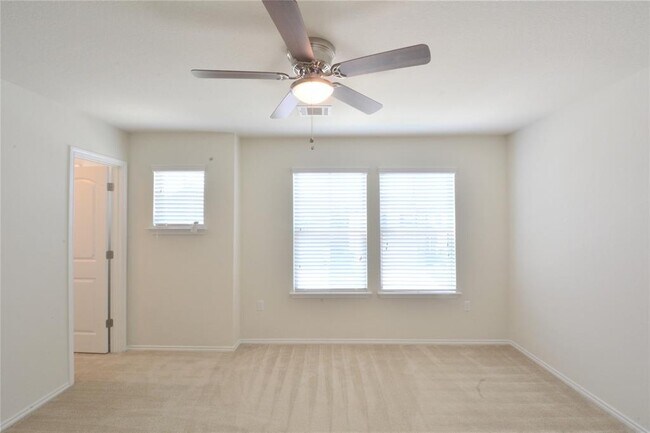 Building Photo - 13915 Osmarea Dr