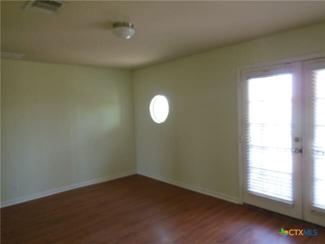 Building Photo - 753 Great Oaks Dr