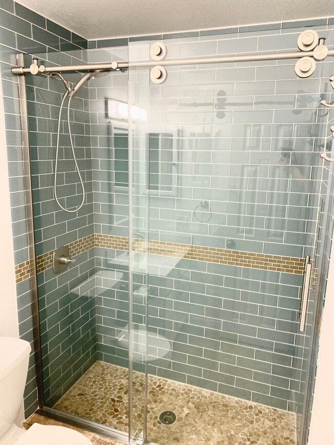 Building Photo - 8546 E Bellview St