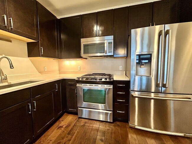 Building Photo - Top floor 2bd 2 bath condo conveniently located in Broomfield!