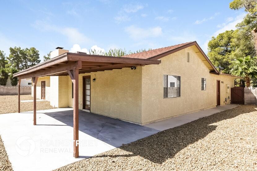 Building Photo - 4570 Paseo El Rio Dr