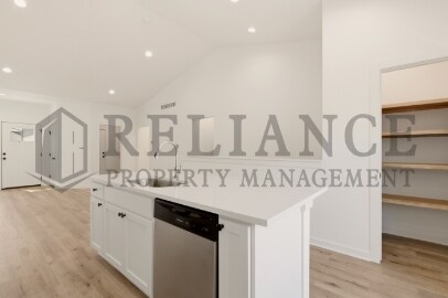 Building Photo - 5301 N Pinecrest Ct