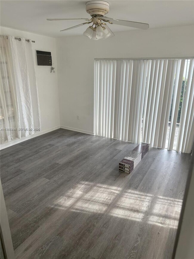 Building Photo - 3268 SW 25th St