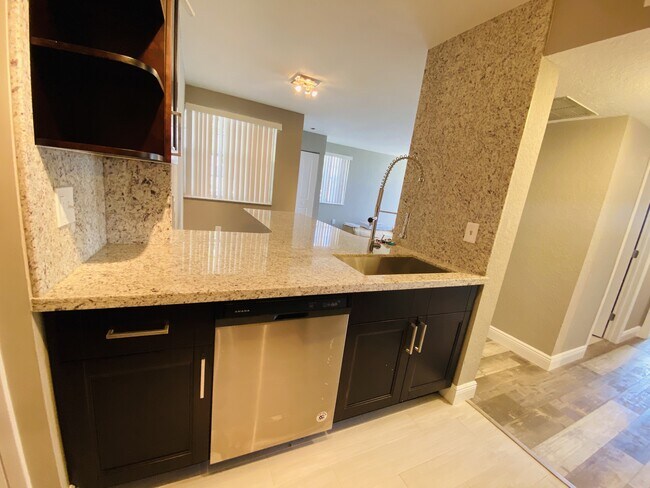 Building Photo - 2810 N Oakland Forest Dr