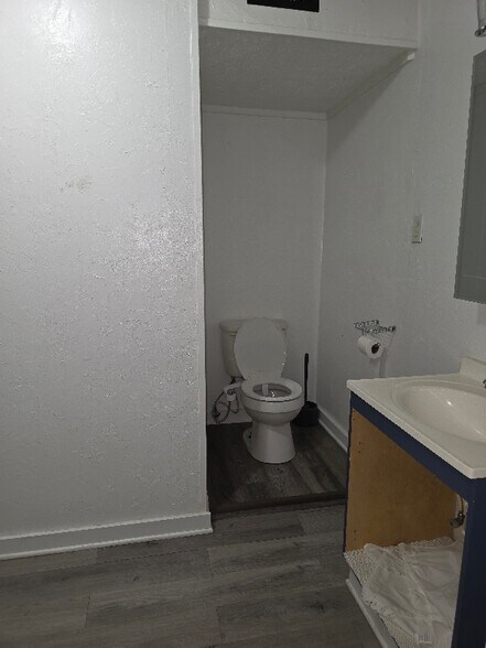 Building Photo - 411 Davis Ave
