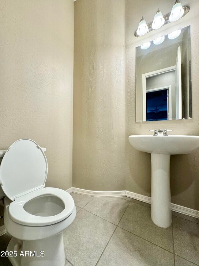 Building Photo - 2575 S Quaintance St