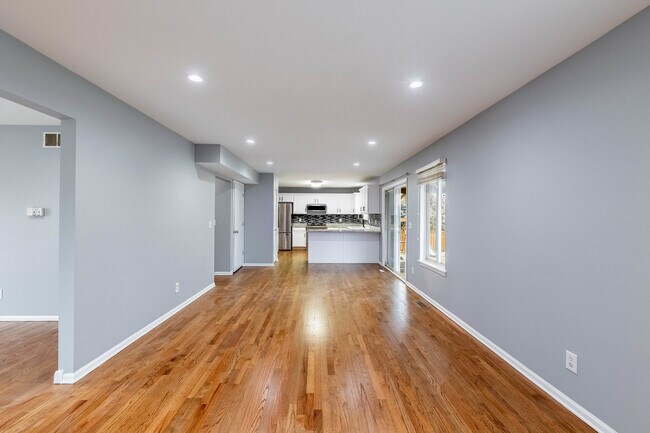 Building Photo - 438 Rachel Cir