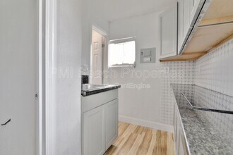 Building Photo - 825 Truman St