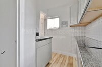 Building Photo - 825 Truman St
