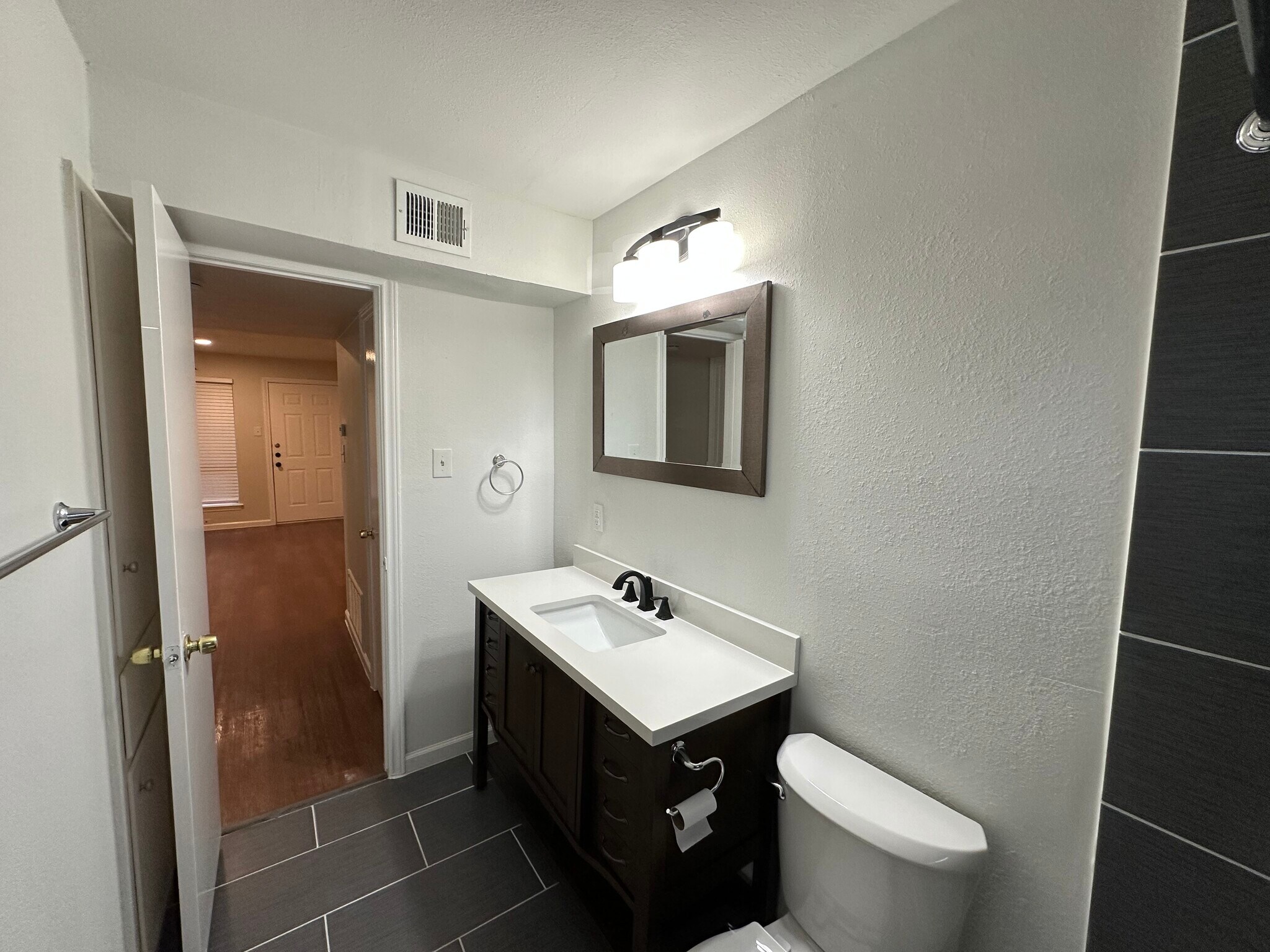 Building Photo - 10825 Greenwillow St