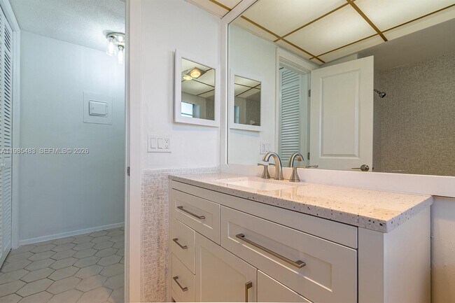 Building Photo - 700 Layne Blvd