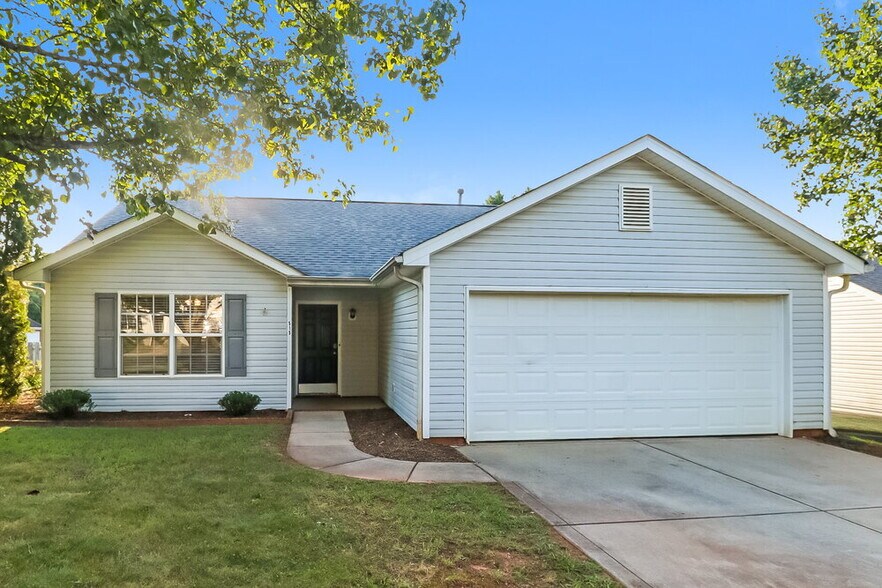 Primary Photo - 515 River View Dr