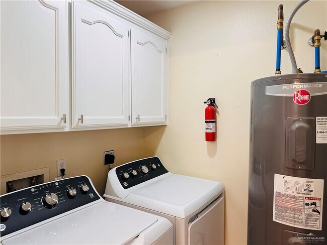 Building Photo - 13 West Dr