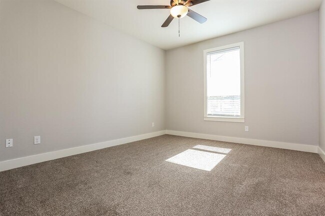 Building Photo - 8618 Valley Song Dr