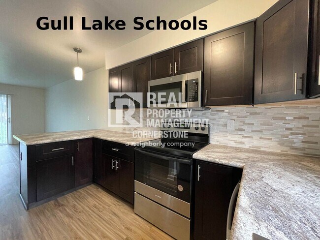 Building Photo - Modern Comfort Meets Peaceful Living