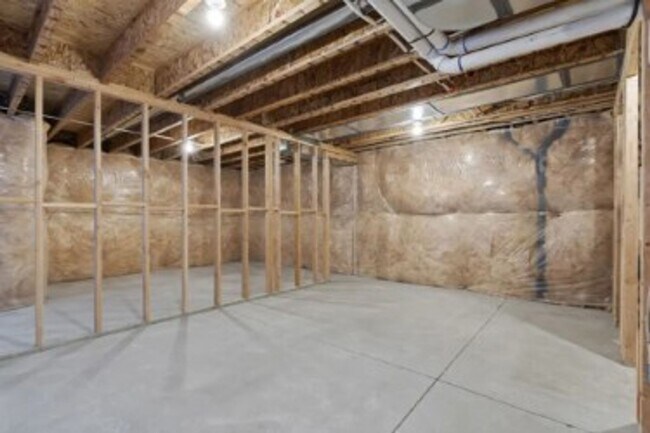 Building Photo - Beautiful 3 Bed 2.5 Bath in Highland!!
