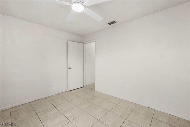 Building Photo - 1733 NE 7th Pl