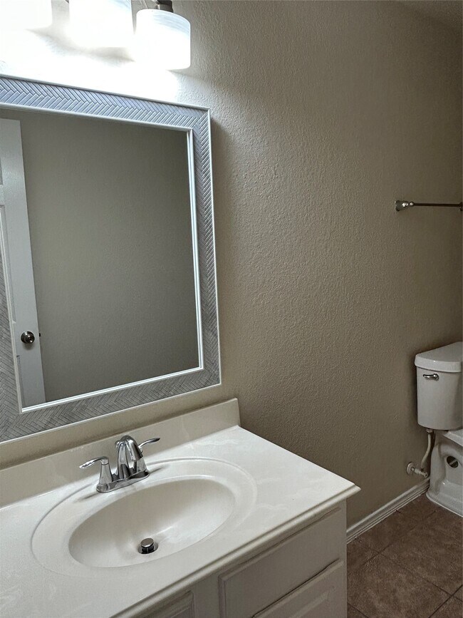 Building Photo - 5327 Stonegate Dr