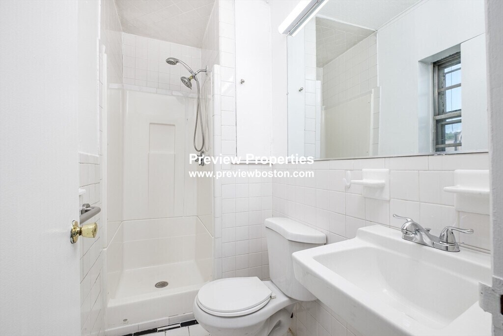 Building Photo - 248 Kelton St