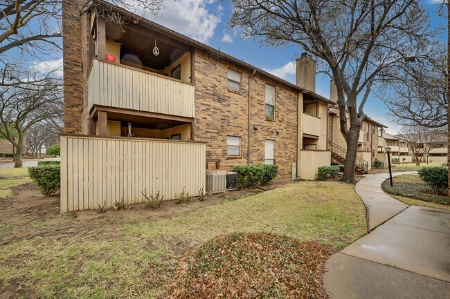 Building Photo - North Arlington Condo - 5 minutes to AT&T Stadium and Globe Life Field!