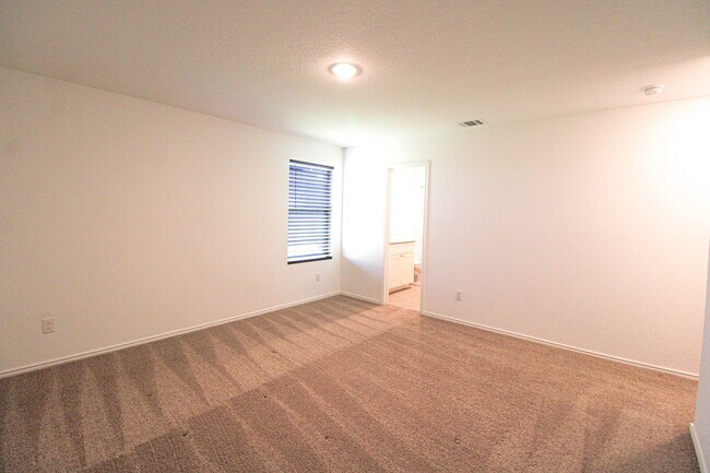 Building Photo - 3642 Millbrook Wy